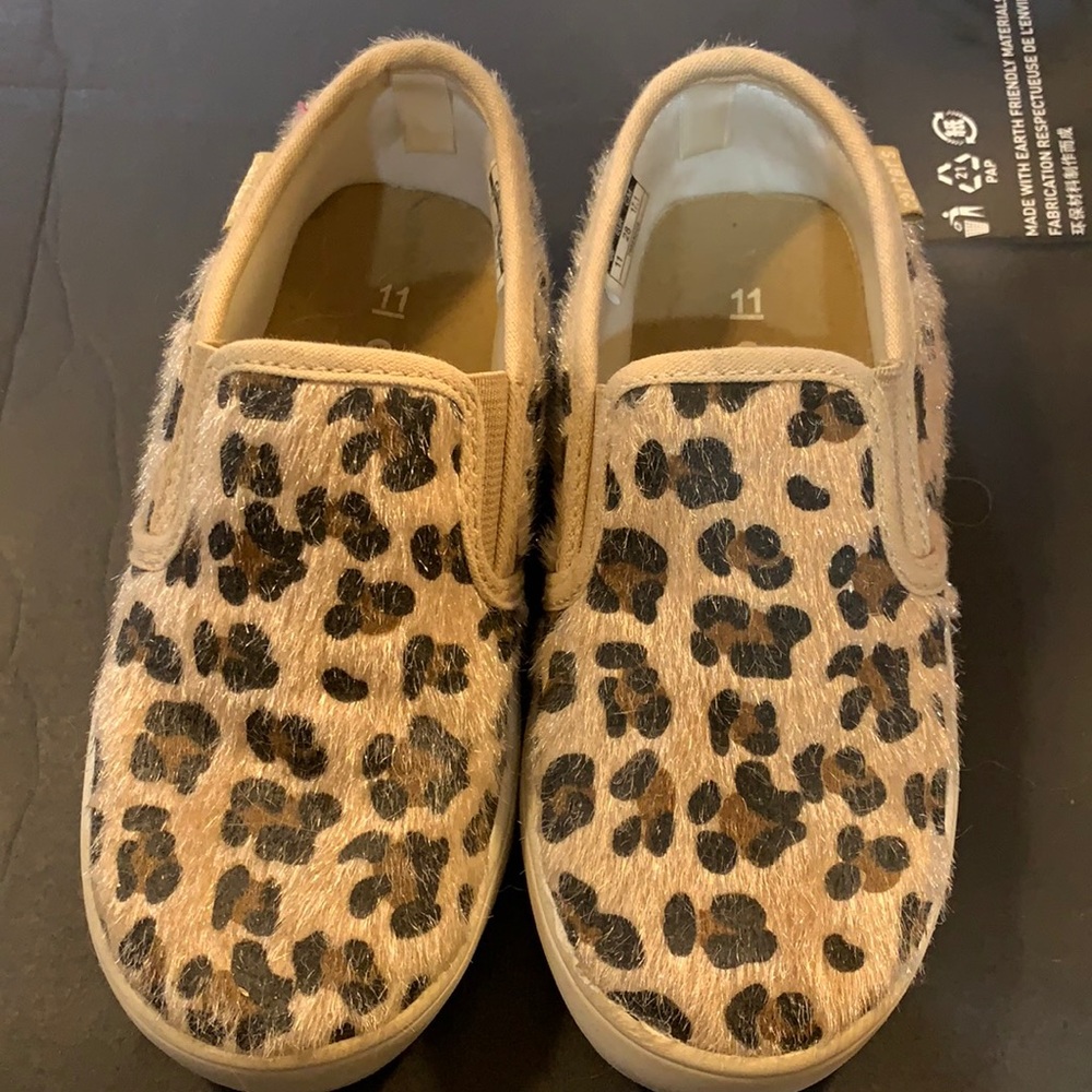 Fuzzy leopard little girls slip ons